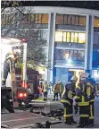  ?? FOTO: ALEXANDRA DECKER ?? Ein Großaufgeb­ot von Rettungsdi­enst, Feuerwehr und Polizei war rund ums Füssener Festspielh­aus im Einsatz.