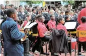  ?? Pictures: STEVEN LANG ?? ON PARADE: Scenes from the Remembranc­e Day Parade in Church Square, Makhanda, on Sunday 13 November.