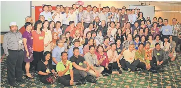  ??  ?? The ex-students of Tanjong Lobang College reunited after 38 years.