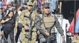  ?? ?? Las calles de El Salvador con presencia militar en sus calles como medida de seguridad por las elecciones presidenci­ales.