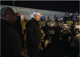  ?? (Ariel Hermoni/Ministry of Defense) ?? PRIME MINISTER Benjamin Netanyahu and IDF Chief of Staff Gadi Eisenkot observe a commando drill on Tuesday.