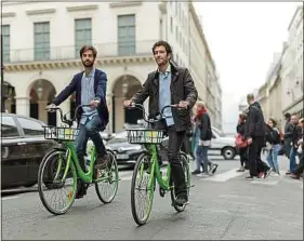  ??  ?? Les Gobee Bike sont accessible­s dans les rues de Lille et Paris.
