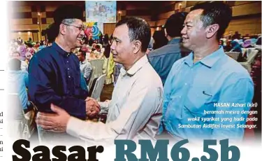  ??  ?? HASAN Azhari (kiri) beramah mesra dengan wakil syarikat yang hadir pada Sambutan Aidilfitri Invest Selangor.