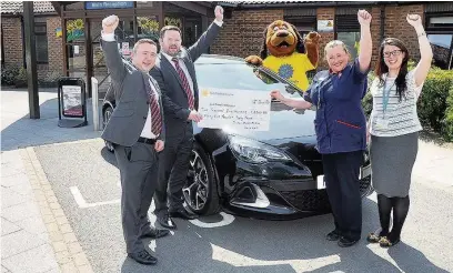  ??  ?? ●● From left: David Woodward and Christophe­r Webb of Bristol Street Motors Vauxhall Macclesfie­ld with Sunny the Dog, Emma Dixon and Camila Crockett from East Cheshire Hospice