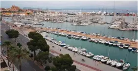  ??  ?? Palma de Majorque est la base arrière de la famille espagnole qui y prend ses quartiers d’été. C’est aussi le port d’attache de Fortuna.