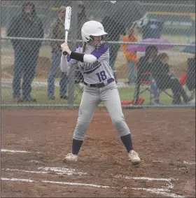  ?? Terrance Armstard/News-Times ?? In the box: In tHIs filE pHoto, El DorADo CAtCHEr MAkAylEn SwInt wAIts on A pItCH DurInG A GAmE AGAInst HArmony GrovE DurInG tHE 2019 sEAson. A sEnIor, SwInt wIll BE A kEy mEmBEr oF El DorADo’s 2021 squAD, wHICH Hosts CrossEtt toDAy In tHEIr rEGulAr-sEAson opEnEr. GAmE tImE Is sEt For 5 p.m.