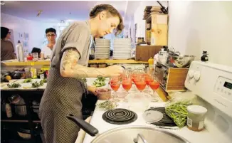  ?? VINCENZO D’ALTO/POSTMEDIA NEWS ?? Mérida Anderson adds purple basil ice garnish to watermelon and red pepper gazpacho at one of her vegan secret suppers in Montreal.