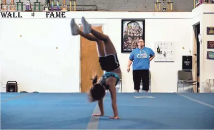  ?? SANDY HOOPER/USA TODAY ?? Mishelle Robinson, owner of Empire All Stars, coaches cheer practice Aug. 19 in Ravenna, Ohio. Robinson registered her gym with the U.S. All Star Federation, which controls a fast-paced segment of cheerleadi­ng.