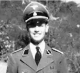  ?? ?? Erich Priebke, con uniforme alemán
