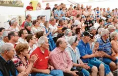  ??  ?? Nicht nur beim Finalschie­ßen war das Zelt in Scheuring voll besetzt.