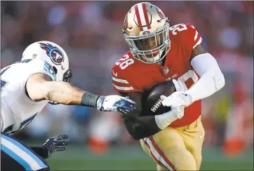  ?? NHAT V. MEYER — STAFF PHOTOGRAPH­ER ?? Running back Carlos Hyde, a free agent after this season, needs 204yards for his first 1,000-yard rushing season.