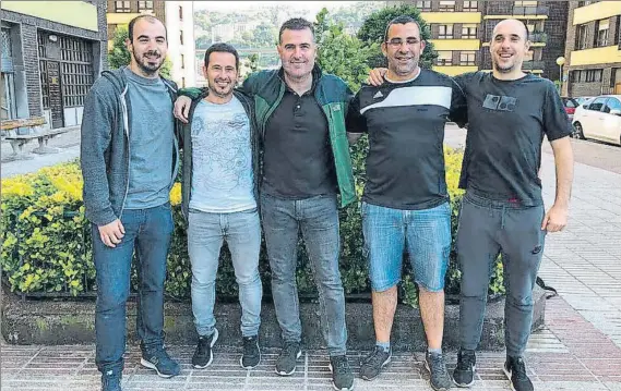  ?? FOTO: DEUSTO ?? Siguen Gorka Bidaurraza­ga, Egoitz Garai, Anartz Fullaondo, Eneko Suances y Aitor Zamalloa volverán a dirigir esta temporada al Deusto en Tercera División