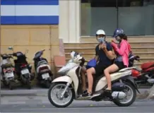  ?? HAU DINH, THE ASSOCIATED PRESS ?? A couple play Pokemon Go at a popular PokeStop in Hanoi, Vietnam. Around the world, the initial craze for the app has finally slowed down.