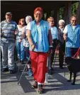  ?? Foto: Sabine Roth ?? Martha Reißner freut sich stets, mit ihrer Nordic Walking Gruppe des TSV Fried berg zu starten.