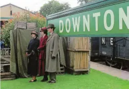  ?? ?? Downton Abbey cast members at Horsted Keynes station. MICK BLACKBURN