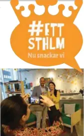  ??  ?? POPULÄR. Flera i publiken i Fittja ville prata mer och ta bilder efteråt.