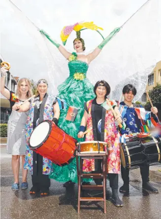  ?? ?? Michelle Roth, Anna Wood, a very tall Paige Tarbuck, Yuki Nishina and Tiga Nishina prepare for the Varsity World Festival. Picture: Tertius Pickard