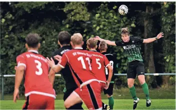  ?? RP-FOTO: MARKUS VAN OFFERN ?? Beim Derby-Spektakel bei SGE Bedburg-Hau musste sich die Viktoria mit 3:5 geschlagen geben. Gegen Neuling Rindern soll es besser laufen.