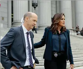  ??  ?? HITS LONGEVOS. NCSI, con sus versiones Los Ángeles (izquierda) y Nueva Orleans (derecha), fue coronado una vez más en 2017 como la serie más vista del mundo. Mariska Hargitay (arriba) tiene 19 temporadas con "La ley y el orden".