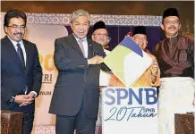  ?? — Bernama ?? Milestone: Ahmad Zahid kicks off SPNB’s 20th anniversar­y and Aidilfitri party in Kuala Lumpur. Also present were (from left) Johari, former SPNB chairman Datuk Azian Osman, Dr Abd Latiff and Ahmad Azizi.