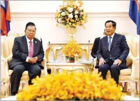  ?? AKP ?? Lao President Bounnhang Vorachith meets with Prime Minister Hun Sen.