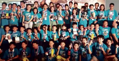  ??  ?? THE YOUNG Filipino robotic “engineers” who will participat­e in the 2013World Robot Olympiad to be held from Nov. 15 to 17 in Jakarta, Indonesia