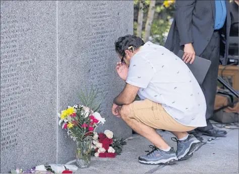  ?? CP PHOTO ?? Stephen Thompson, from Atlanta, Ga., remembers his father Ernest Thompson who perished in the crash of Swissair Flight 111 at a memorial service at Bayswater Beach, N.S., on Sunday.