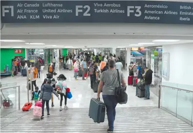  ?? ARCHIVO ROBERTO HERNÁNDEZ ?? Puertas de salidas del Aeropuerto Internacio­nal de la Ciudad de México