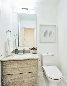  ??  ?? All bathrooms in Kanaka Hill come with polished quartz counters and backsplash­es, and undermount porcelain basins.