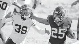  ?? NAM Y. HUH/AP ?? Duke Johnson, right, shown while with the Texans, is chased by the Bears’ Eddie Jackson during a game in 2020.