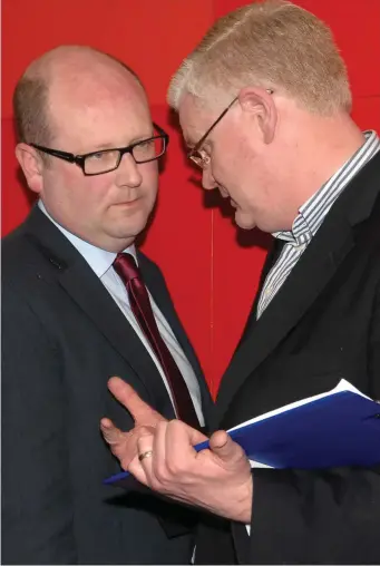  ??  ?? Frank Maher chats with Ged Nash at General Election Count held in DkIT