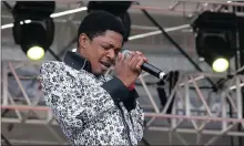  ?? PICTURE: MOTSHWARI MOFOKENG ?? IN HIS PRIME: Gospel star Lundi Tyamara performs at the Ukhozi FM Gospel Music Festival in Joburg in 2012.