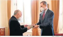  ?? JOSÉ JIMÉNEZ / EFE ?? Felipe VI entregó a Margarit el Premio Cervantes el pasado diciembre.