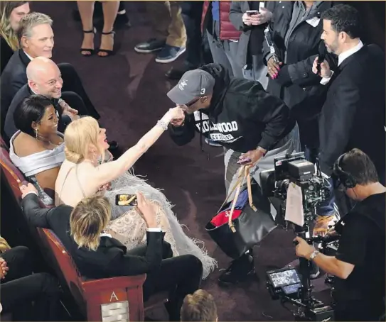  ?? Photograph­s by Robert Gauthier Los Angeles Times ?? STAR-STRUCK tour group greets Nicole Kidman after the visitors were unknowingl­y guided into the Dolby Theatre as part of a gag during the Academy Awards.