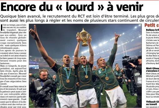  ?? (Photo AFP) ?? J.-P. Pietersen, Percy Montgomery et Bryan Habana à l’occasion de leur titre de champion du monde en . Si Pietersen devait signer à Toulon, il arriverait en pays conquis...