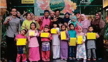  ??  ?? FAIZAL meluangkan masa bersama kanak-kanak istimewa di Pavilion Kuala Lumpur