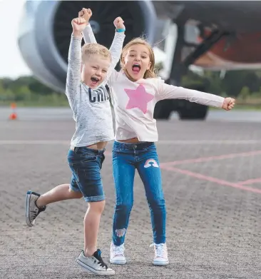  ?? Picture: STEWART McLEAN ?? UP AND GO: Presley Raso, 6, of Atherton and Layla Hennessy-Letinic, 7, of Brinsmead star in a campaign urging travellers to fly direct from Cairns rather than from south.