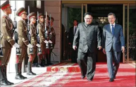  ?? CONTRIBUTE­D BY SOUTH KOREAN PRESIDENTI­AL BLUE HOUSE ?? South Korean President Moon Jae-in (right) and North Korean leader Kim Jong Un met Saturday in Panmunjom, North Korea.