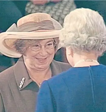  ?? ?? AWARD: Roberta Clark, who has died aged 83, receiving her MBE from the Queen.