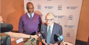  ?? COLE BEHRENS/COLUMBUS DISPATCH ?? Ohio Gov. Mike Dewine was joined Tuesday by Kareem Weaver, an NAACP activist, teacher and producer of a documentar­y about early childhood literacy, discuss the best way to teach children to read.