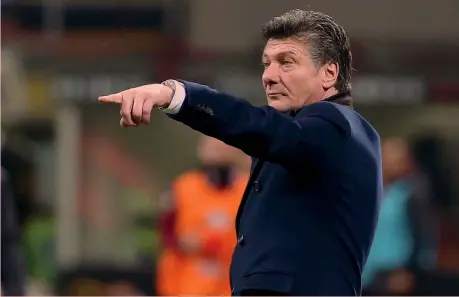  ??  ?? Walter Mazzarri, 57 anni, è l’allenatore del Torino dal 4 gennaio: nella foto sembra indicare la strada verso l’obiettivo europeo LAPRESSE