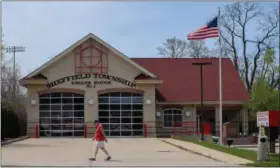  ?? ERIC BONZAR — THE MORNING JOURNAL ?? Ed Hendershot­t, of Lorain, strolls past the Sheffield Township Engine House No.1, April 17.