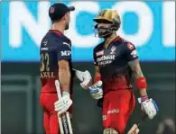  ?? (BCCI/IPL) ?? Royal Challenger­s Bangalore’s Virat Kohli (right) and Glenn Maxwell during their 115-run opening stand against Gujarat Titans in the Indian Premier League match on Thursday.