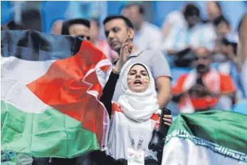  ?? FOTO: DPA ?? Iran-Fan, weiblich, beim 1:0 über Marokko in St. Petersburg.