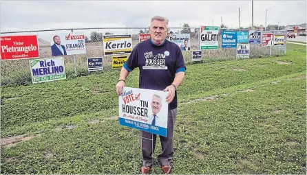  ?? BOB TYMCZYSZYN THE ST. CATHARINES STANDARD ?? Tim Housser is running for regional council in Niagara Falls and says thieves have stolen more than 80 of his signs across the city.