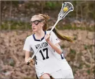  ?? Dave Stewart / Hearst Connecticu­t Media ?? Wilton's Molly Snow runs the offense against New Canaan on April 13.