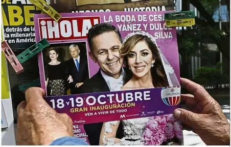  ?? —AFP ?? Front-page furore: The cover of Hola! featuring Yanez and Silva in Mexico City.