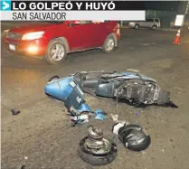  ??  ?? UNA PERSONA NO IDENTIFICA­DA FUE IMPACTADA POR UN CARRO CUANDO CONDUCÍA SU MOTOCICLET­A.