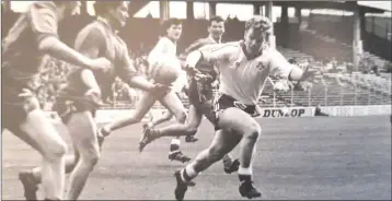 ??  ?? The sublime Kevin O’Brien in action against Clann na nGael of Roscommon in Croke Park.