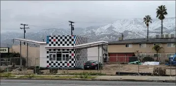  ?? PHOTO BY JOHN PLESSEL ?? A new Rally’s drive-thru has appeared along the north side of 40th Street at Lugo Avenue in San Bernardino.